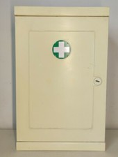 Ancienne Armoire À Pharmacie