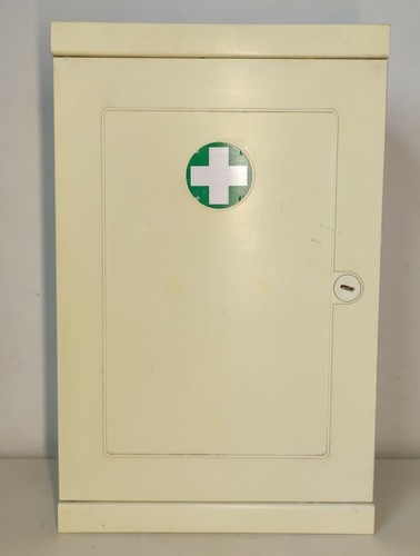 Ancienne armoire pharmacie - armoire, À