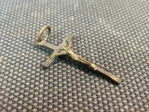 Ancien petit pendentif - , en
