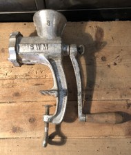 Hachoir À Viande Ancien Sur Étau SWM Numéro 8 Hauteur 29,5 Cm