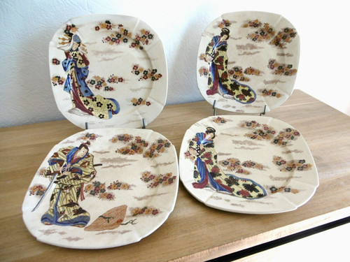 Quatre assiettes plates - assiettes,
