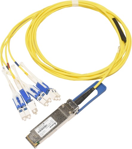 Delta qsfp 100gb4fdra 7m - delta, 2.7m