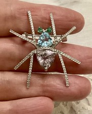 AMÉTHYSTE, TOPAZE BLEUE ARGENT /OR BLANC, CRÉATEUR  SUBLIME BROCHE ANCIENNE