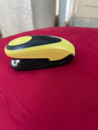 Agrafeuse jaune pour agrafes