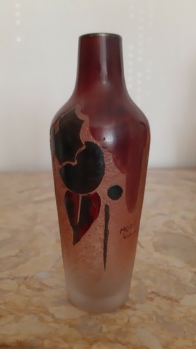 Vase dégagé acide signé - a, l'acide