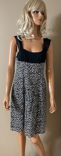 Robe noire petits - , motifs