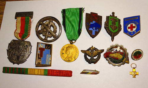 Lot insignes pucelles - -lot,