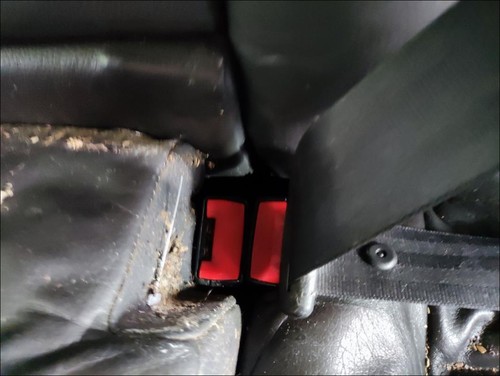 Attache ceinture arriere