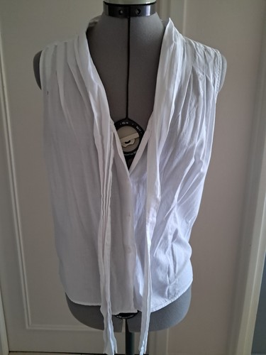 Blouse blanche sans manches