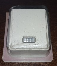 Bouton poussoir à bascule