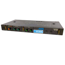 Processeur d'effets de guitare BOSS CE-300 Super Chorus monté en rack testé a...