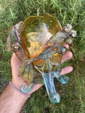 Art nouveau & Vase Verre Émaillé Aux cerises En Metal Polychrome & Vers 1900