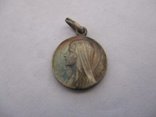 ANCIENNE MEDAILLE RELIGIEUSE GROTTE NOTRE DAME LOURDES SAINTE BERNADETTE 15mm 2g