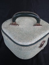 Valise ! Ancienne ! Affaires de Toilettes !