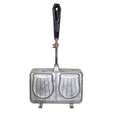 Ancien appareil à croque-monsieur et gaufre double en fonte d'aluminium SEFAMA