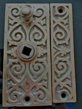 ancienne serrure de porte en bronze décor  d'arabesque