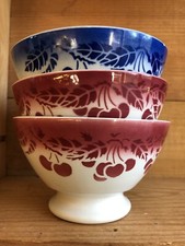 KG Luneville, 3 bols anciens, décor de cerises. 1 bleu et 2 rouges