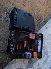 Boite a fusible Golf 5 de 2005 1,9 tdi 90