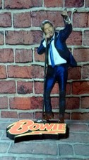 DAVID BOWIE 2002 - FIGURINE EN BOIS - Vinyle/plot en panneaux de fibres -...
