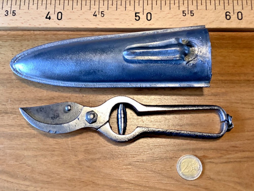 Outils anciens old tool - anciens,old, tool,vieux