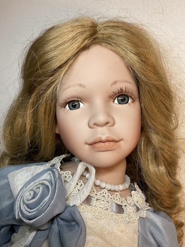 Grande poupée porcelaine - poupÉe,