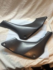 Cache carénage sous selle Honda 600 Hornet 2000