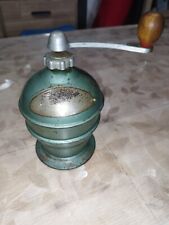 Ancien moulin à café en Fer de forme ronde  Sgdg A Saisir 