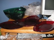 NEW TUPPERWARE SERVING SET RED