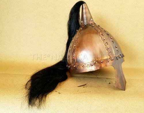 Casque médiéval fait - fait, main