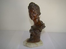 Buste féminin en bronze