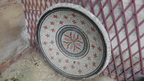 Partie une ancienne fontaine - partie,