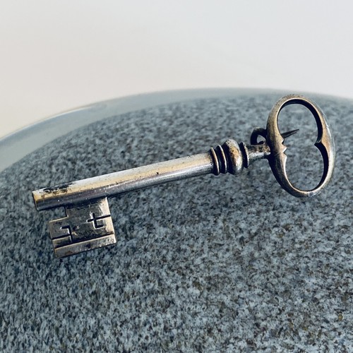 Broche ancienne forme de - broche,