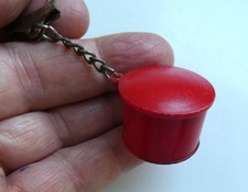 Ancien porte clé Boîte BROCHET Confiserie (sans la déco Tintin ni les dés) An 60