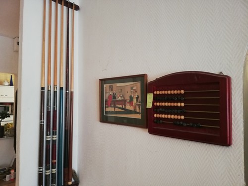 Billard français avec queues