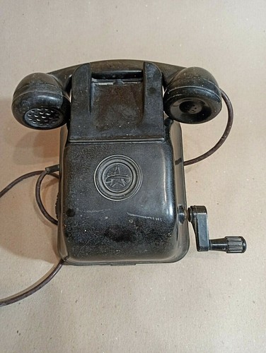 Téléphone mural soviétique