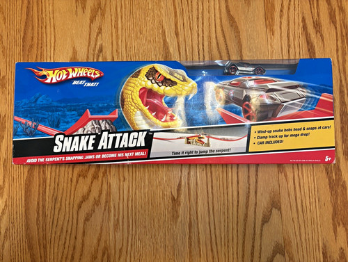 2009 hot wheels snake attack - snake,