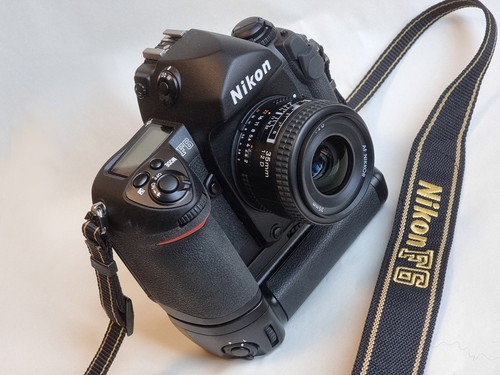 Nikon film camera mint - f6,