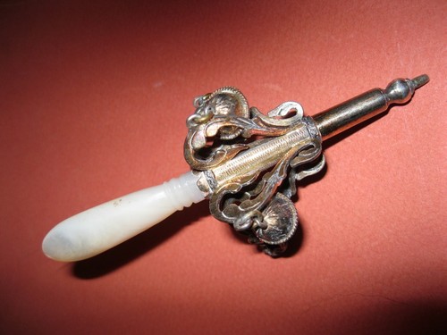 Ancien hochet sifflet - , à