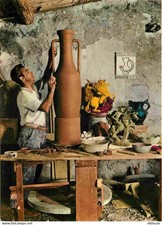 06 - Vallauris - Un Potier à son Tour - Poteries - Artisanat - CPM - Voir Scans