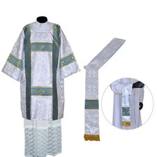 Vêtement dalmatique en argent