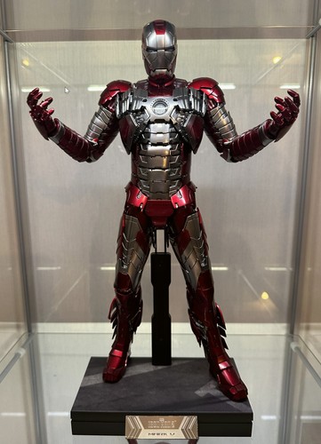Hot toys iron - man,