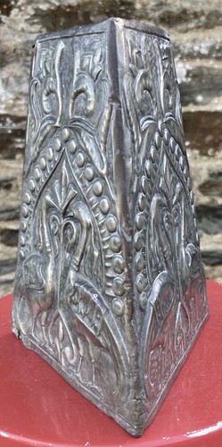 Vase étain repoussé - étain,
