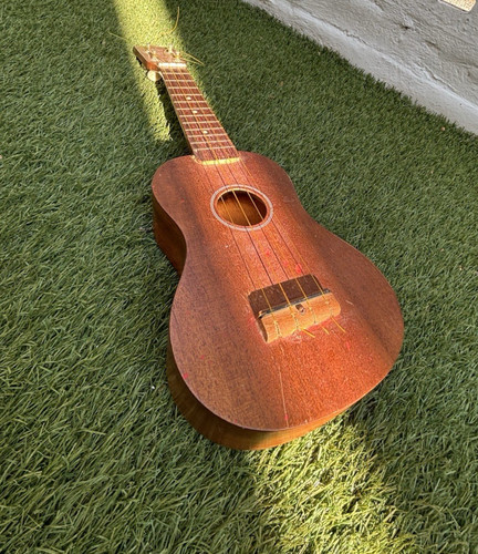 Vintage ariana ukulele model - ukulele,