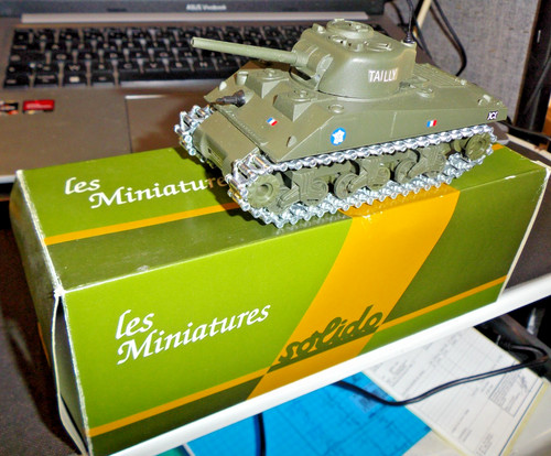 Char miniature sherman m4 - char,