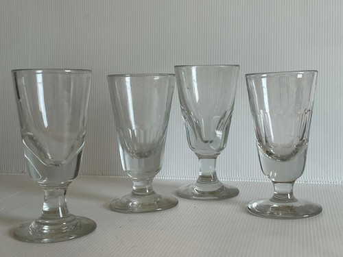 Anciens verres à - **, 4