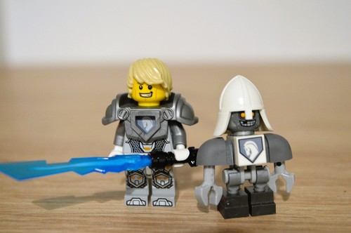 Lego mini figurines nexo - lego,