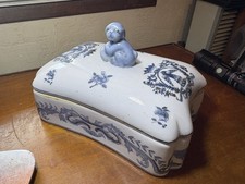 Boîte  En Porcelaine De Chine Glaçure blanche Et Bleu Décors Blason