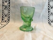 Coquetier ancien en verre craquelé translucide. Forme de poule