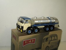 1:43 altaya, BERNA D330 citerne lait, camion d'autrefois