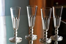 Attribué à SAINT-LOUIS – modèle « Caton ». | Flûtes à champagne (x4), en cristal